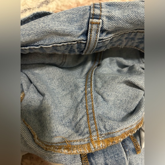 Gilded Intent Distressed Boyfriend Lightwash Jeans - Picture 4 of 10